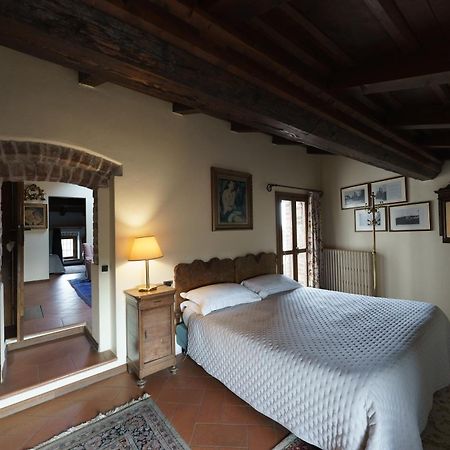 Bed and Breakfast Castello Di Cernusco Lombardone Habitación foto