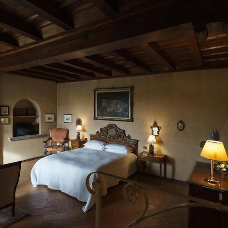 Bed and Breakfast Castello Di Cernusco Lombardone Habitación foto